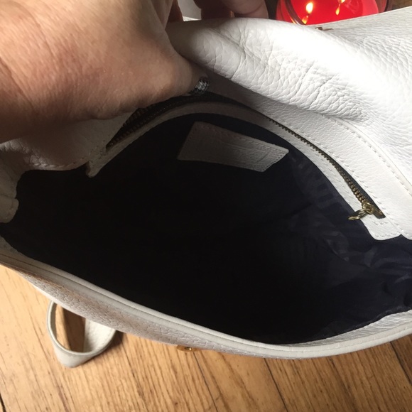 White Coach leather shoulder bag - Picture 6 of 8